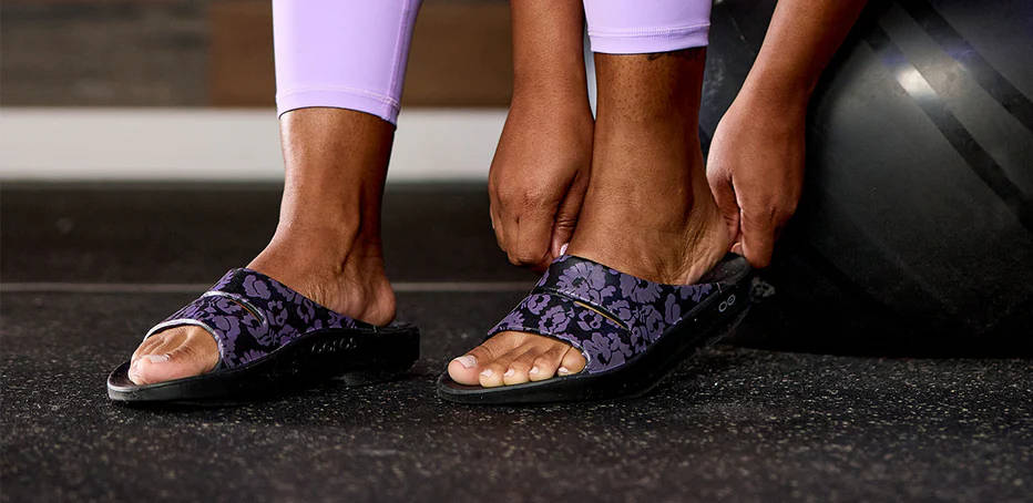 OOFOS Womens OOahh Limited Slide Midnight Tropics – Island