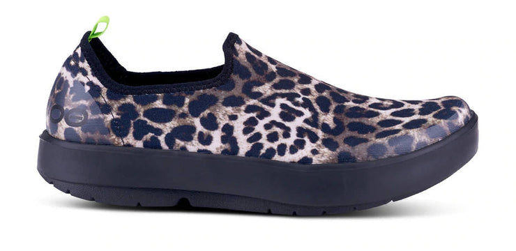 OOFOS Womens OOmg  Eezee Low Black Cheetah