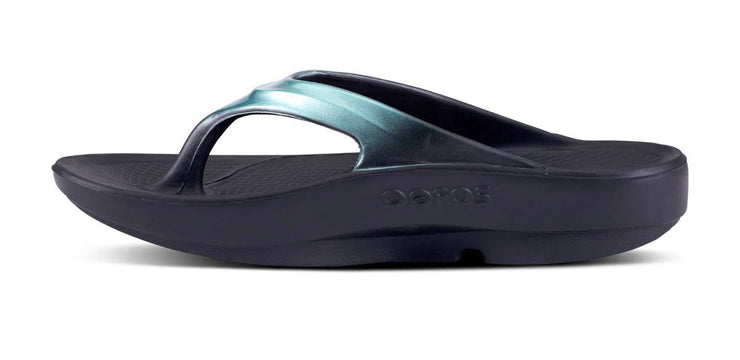 Oofos sale metallic mint